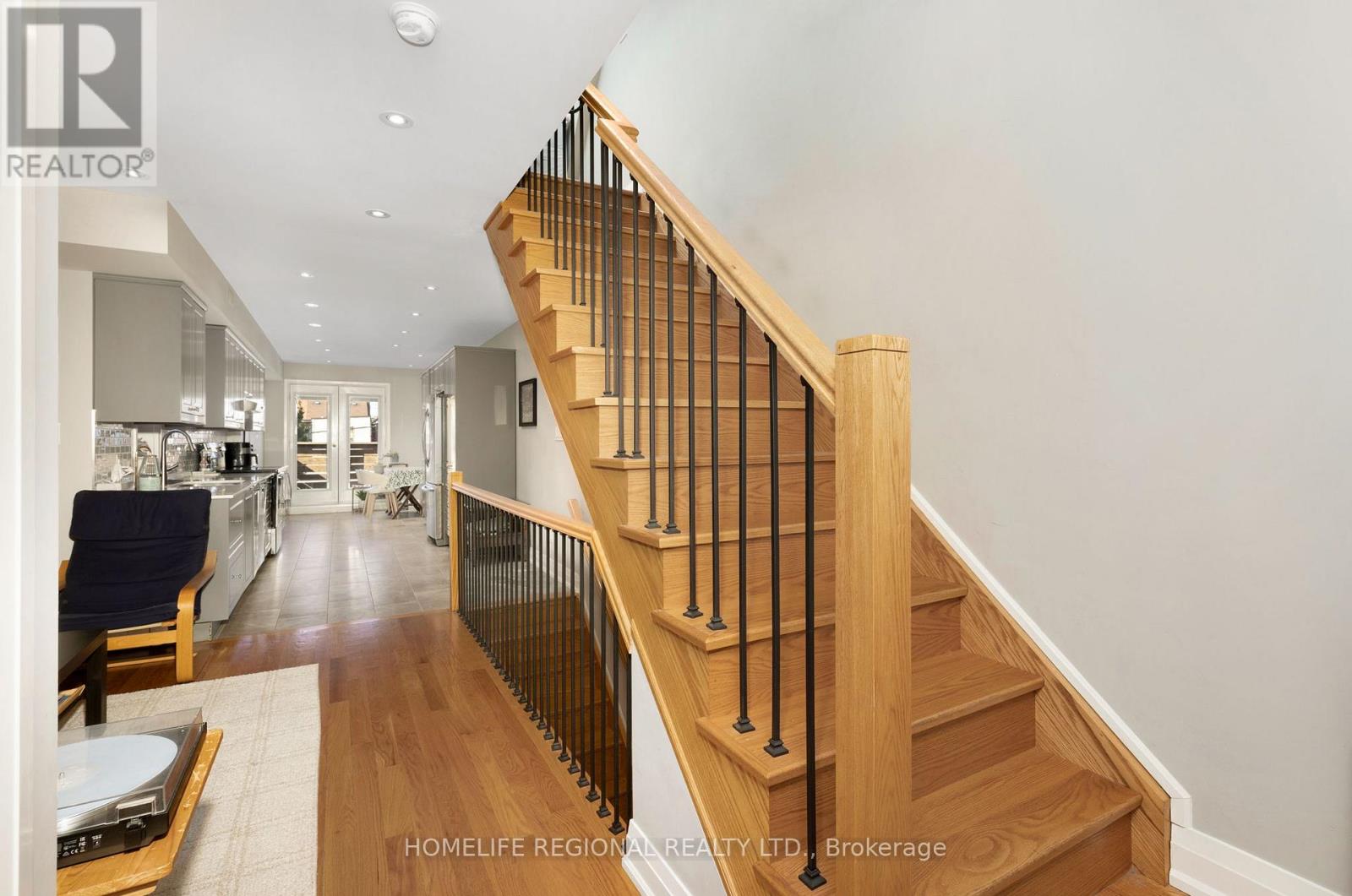 204 Roxton Road, Toronto, Ontario  M6J 2Y5 - Photo 13 - C12545012