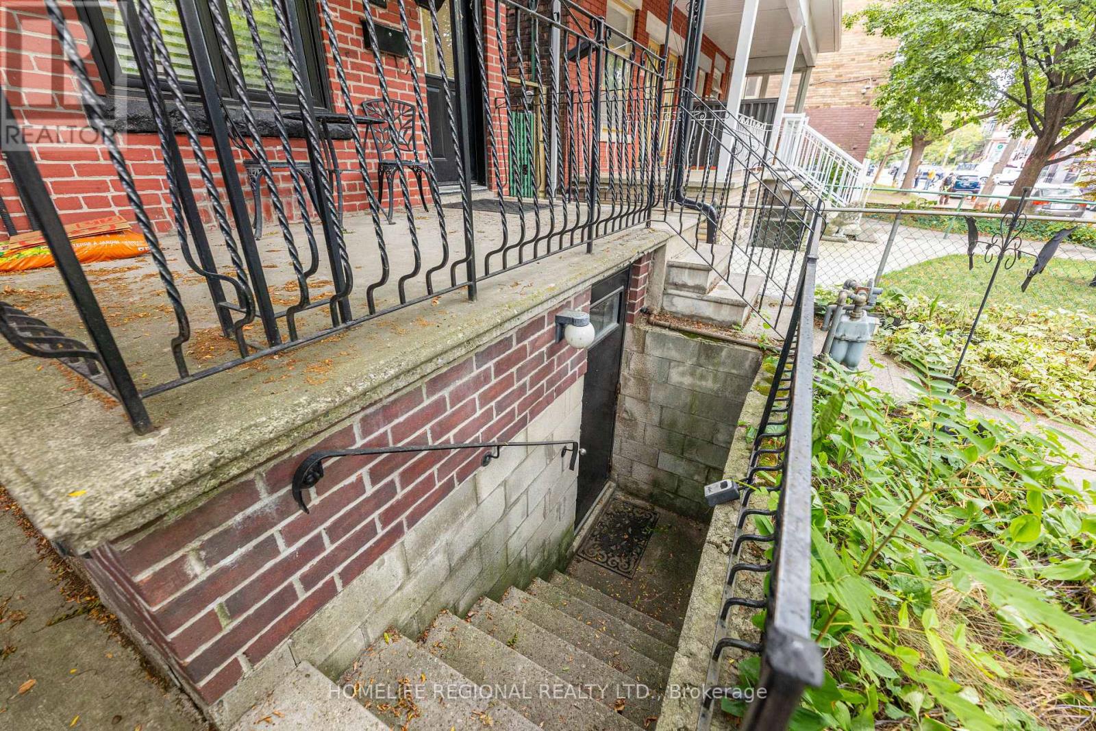 204 Roxton Road, Toronto, Ontario  M6J 2Y5 - Photo 38 - C12545012