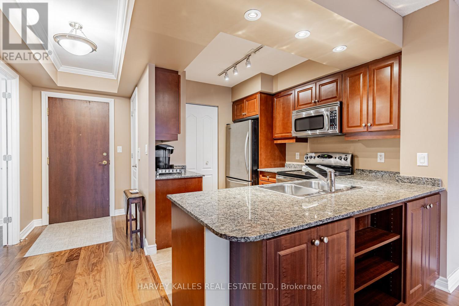 623 - 38 William Carson Crescent, Toronto, Ontario  M2P 2H2 - Photo 4 - C12545084