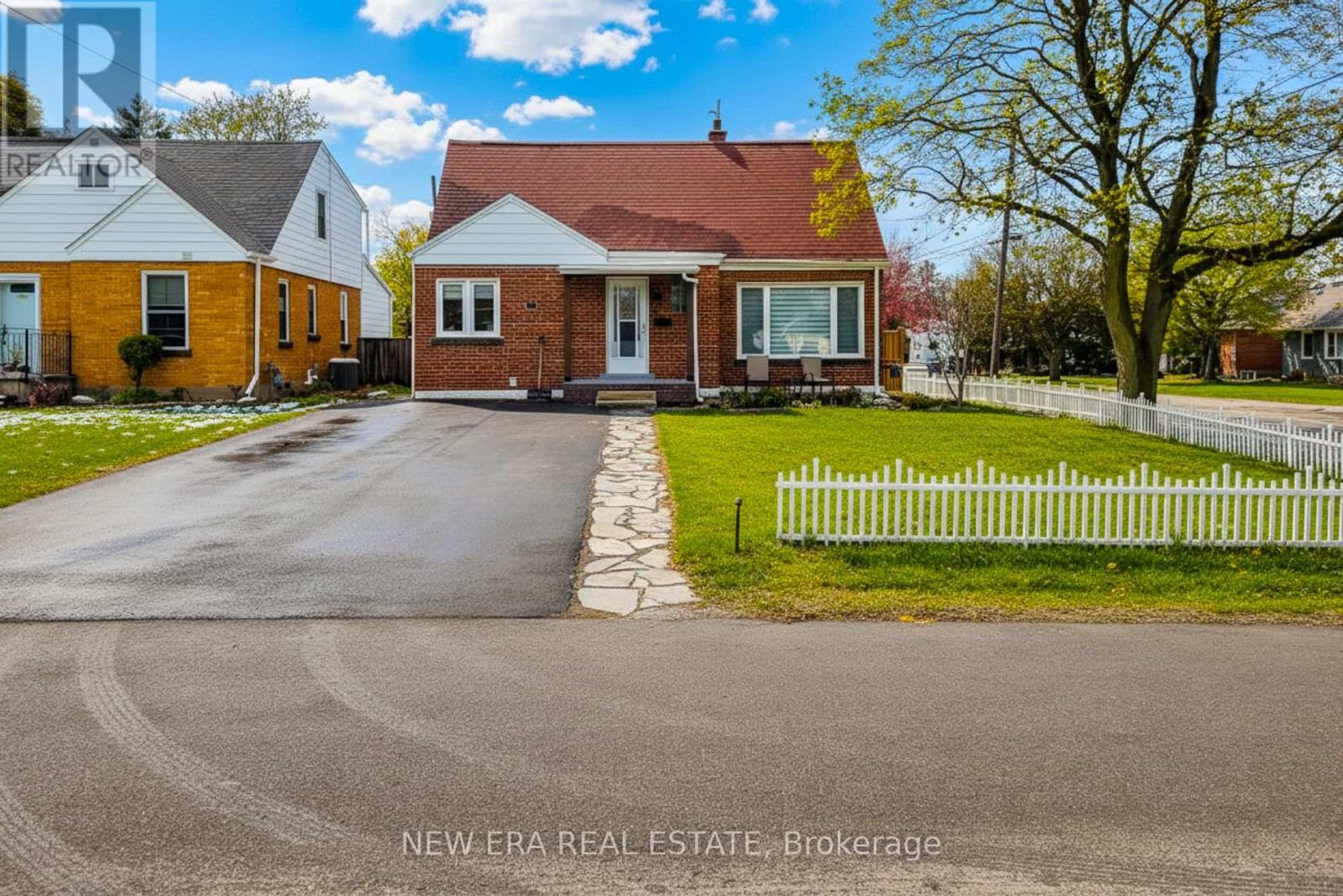 29 SECOND STREET N, Hamilton, Ontario