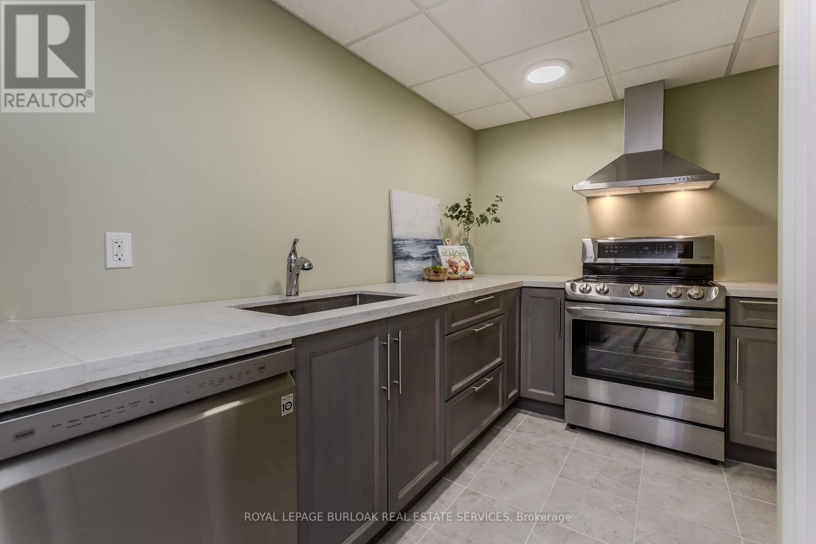 50 Attridge Crescent, Hamilton, Ontario  L8B 0T9 - Photo 32 - X12544884