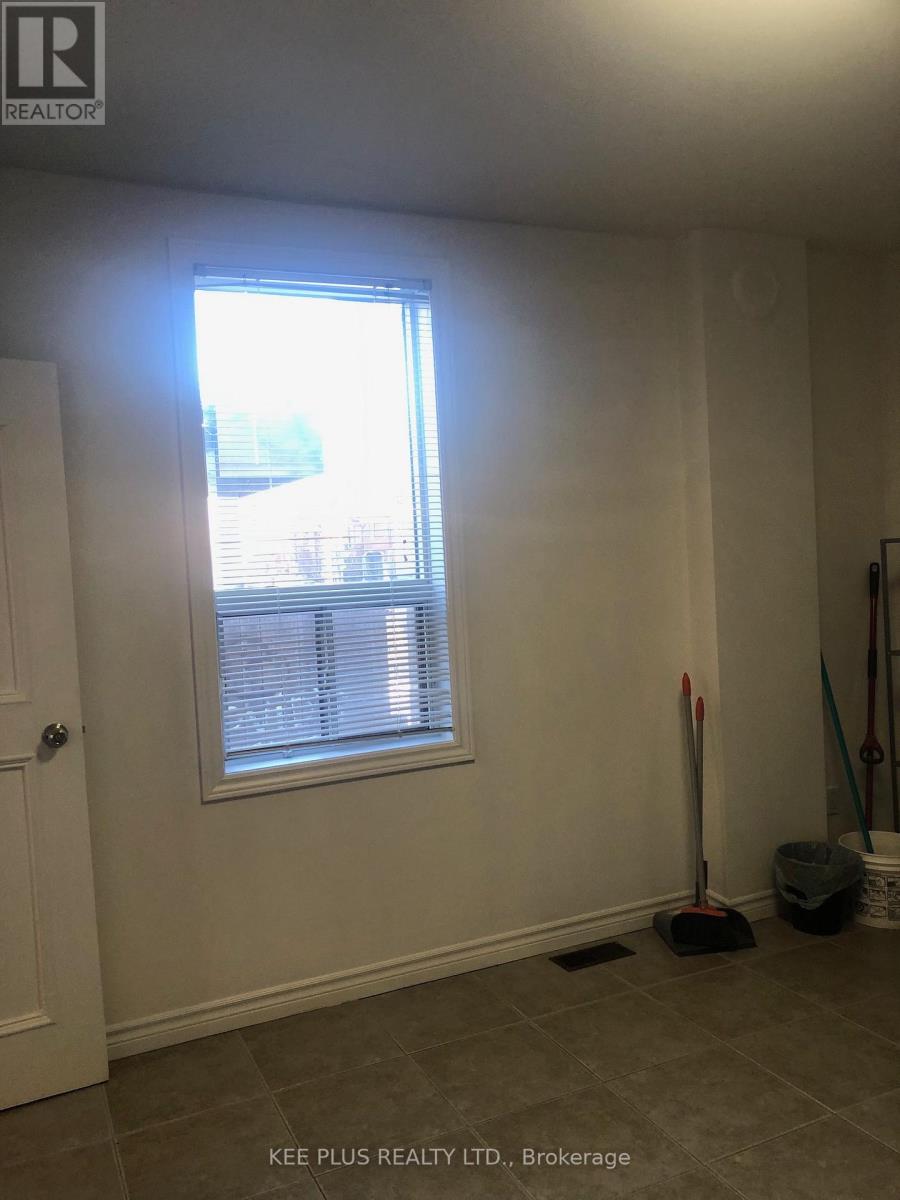 86 Pape Avenue, Toronto, Ontario  M4M 2V6 - Photo 8 - E12545054