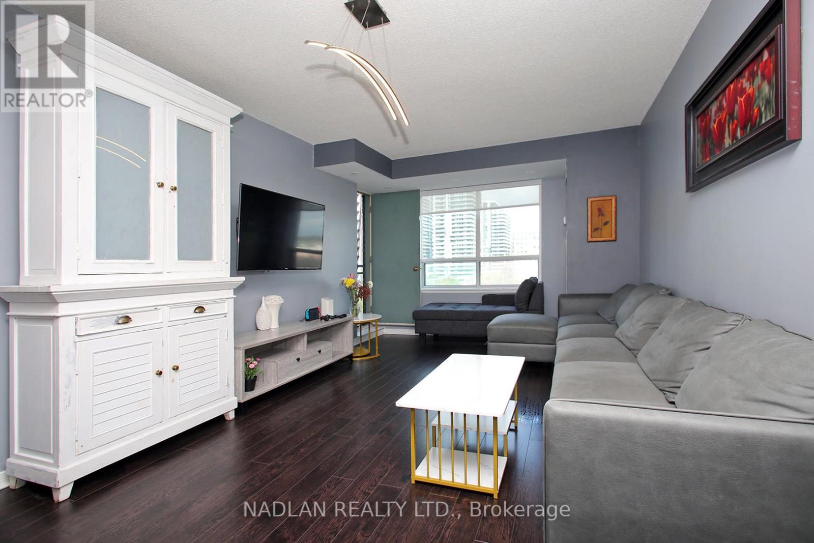 615 - 39 Oneida Crescent, Richmond Hill, Ontario  L4B 4T9 - Photo 3 - N12480752