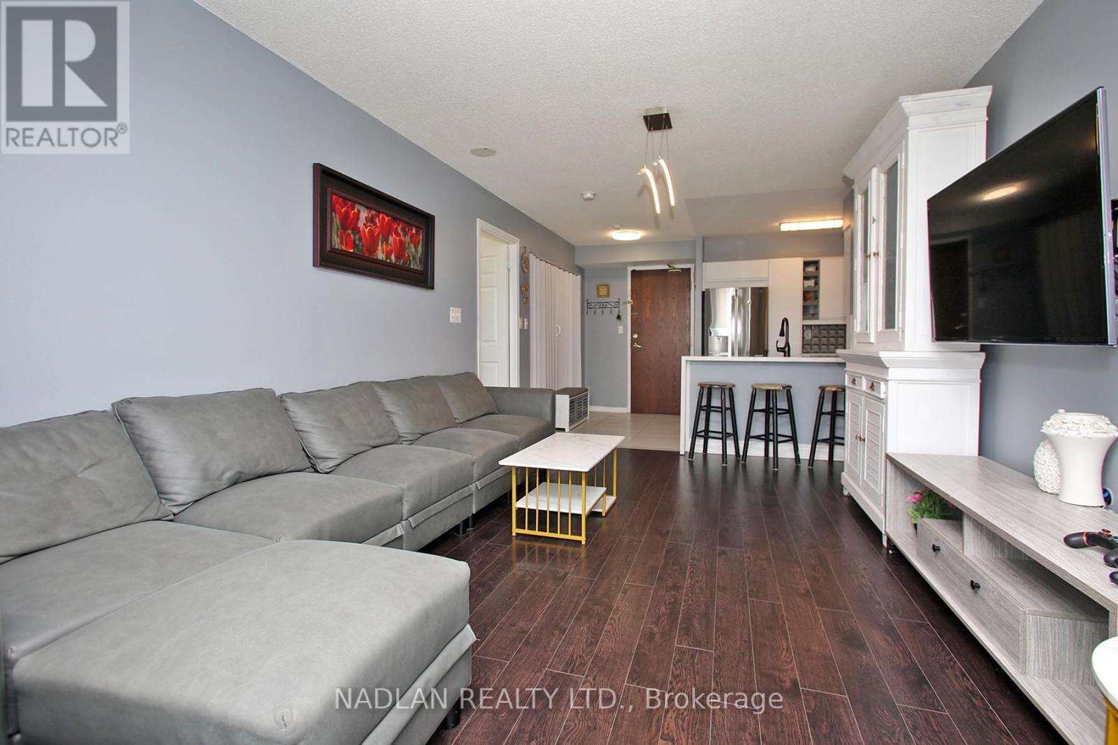 615 - 39 Oneida Crescent, Richmond Hill, Ontario  L4B 4T9 - Photo 2 - N12480752