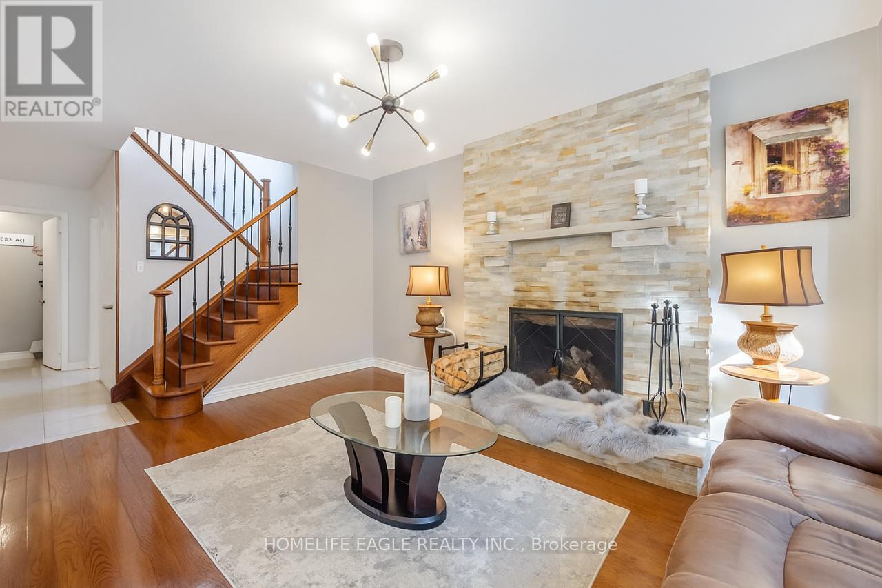 30 Moffat Crescent, Aurora, Ontario L4G 4Z8 - Photo 3 - N12497080