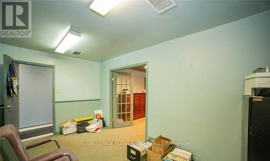 1956 River Road, London East, Ontario N5W 6C2 - Photo 6 - X12534004