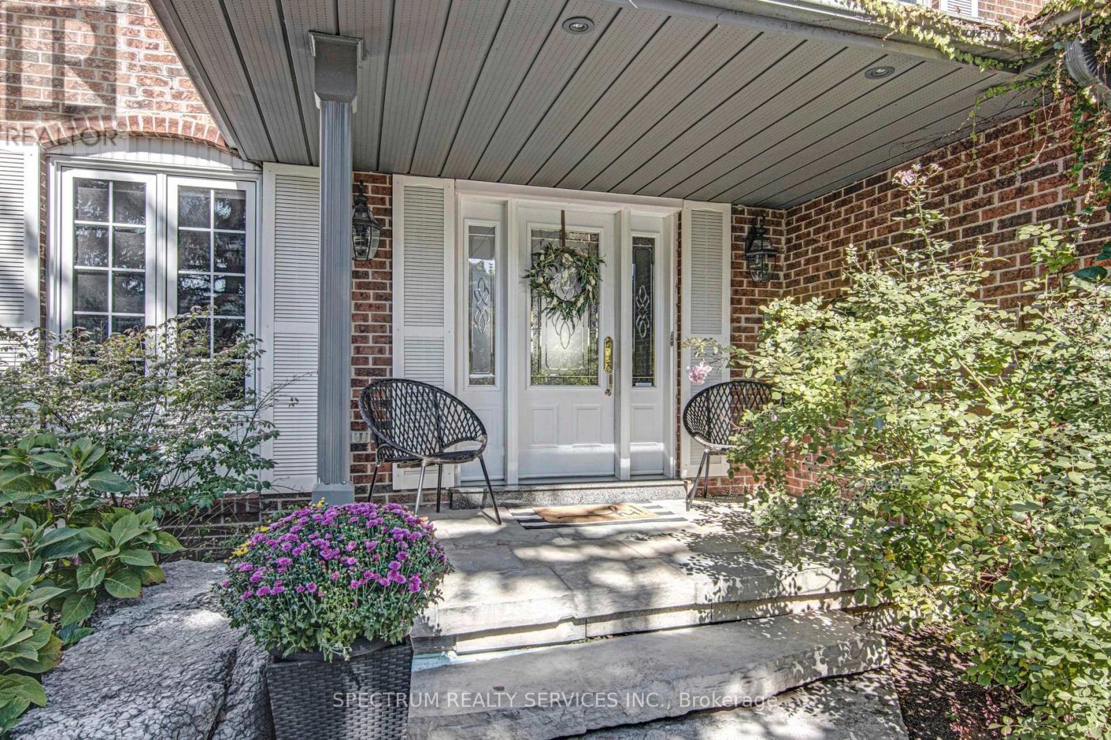 172 Charmaine Road, Vaughan, Ontario  L4L 1K2 - Photo 3 - N12545072