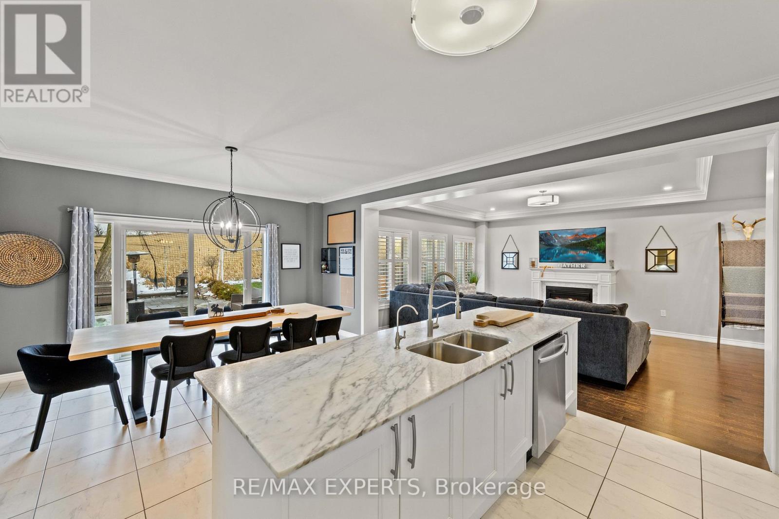 48 Manor Glen Crescent, East Gwillimbury, Ontario  L0G 1M0 - Photo 17 - N12545102