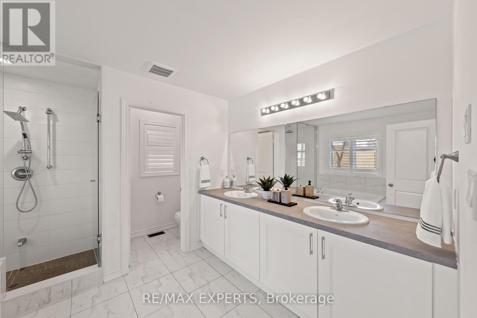 48 Manor Glen Crescent, East Gwillimbury, Ontario  L0G 1M0 - Photo 35 - N12545102