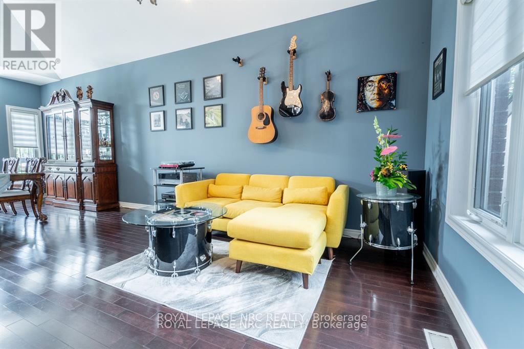 8665 Westport Drive, Niagara Falls, Ontario  L2H 0A3 - Photo 14 - X12487337