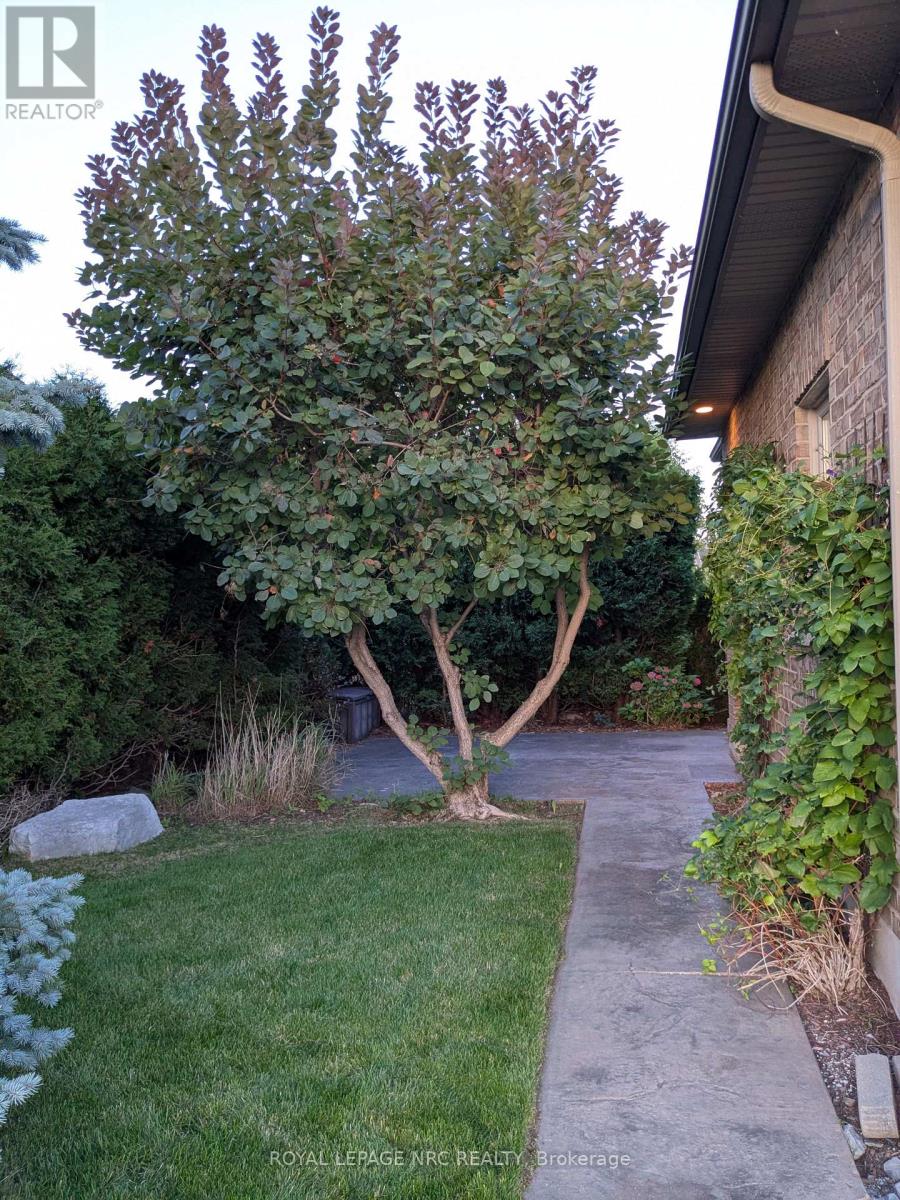 6 Muirfield Trail, Welland, Ontario  L3B 6G7 - Photo 5 - X12459231