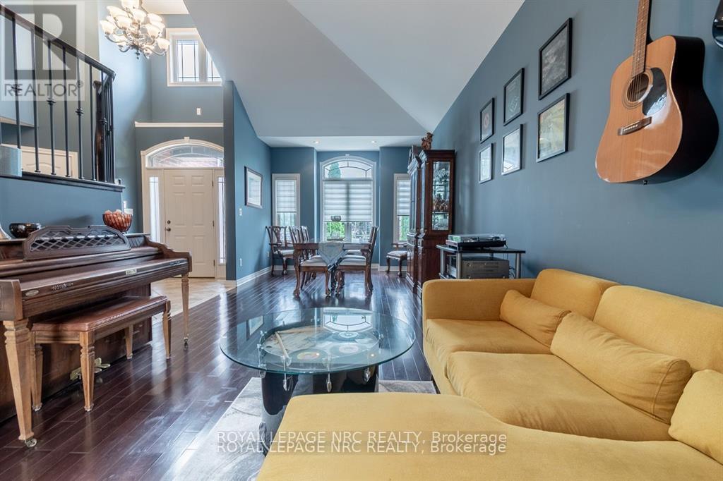 8665 Westport Drive, Niagara Falls, Ontario  L2H 0A3 - Photo 11 - X12487337