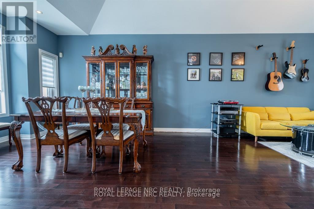 8665 Westport Drive, Niagara Falls, Ontario  L2H 0A3 - Photo 7 - X12487337