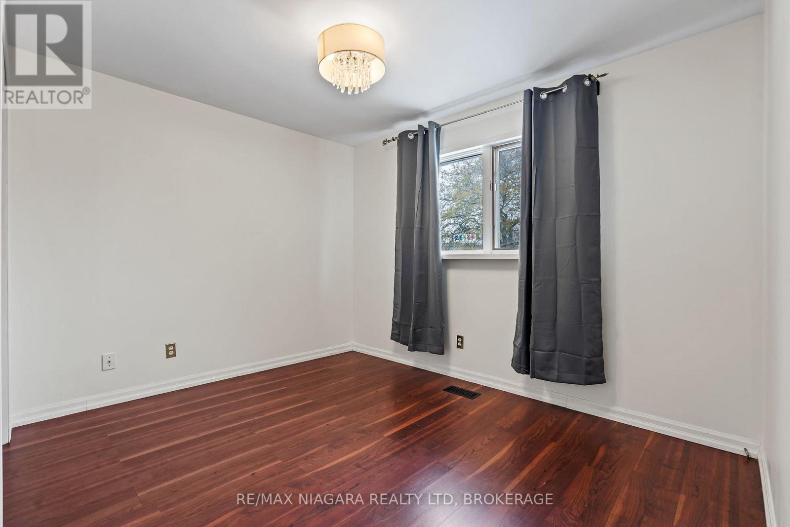 24 Forster Avenue, Thorold, Ontario L2V 4J5 - Photo 16 - X12544304