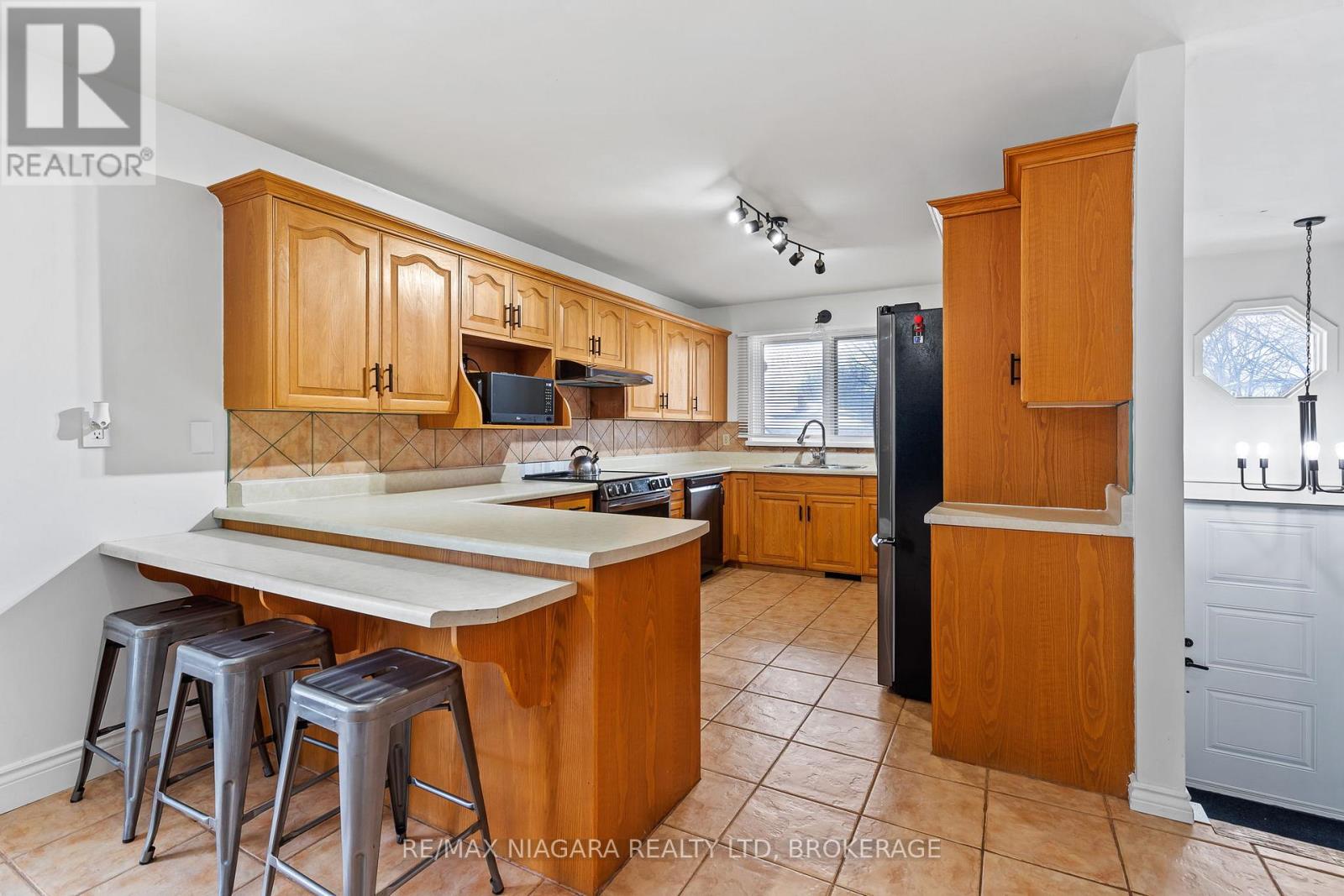 24 Forster Avenue, Thorold, Ontario L2V 4J5 - Photo 10 - X12544304