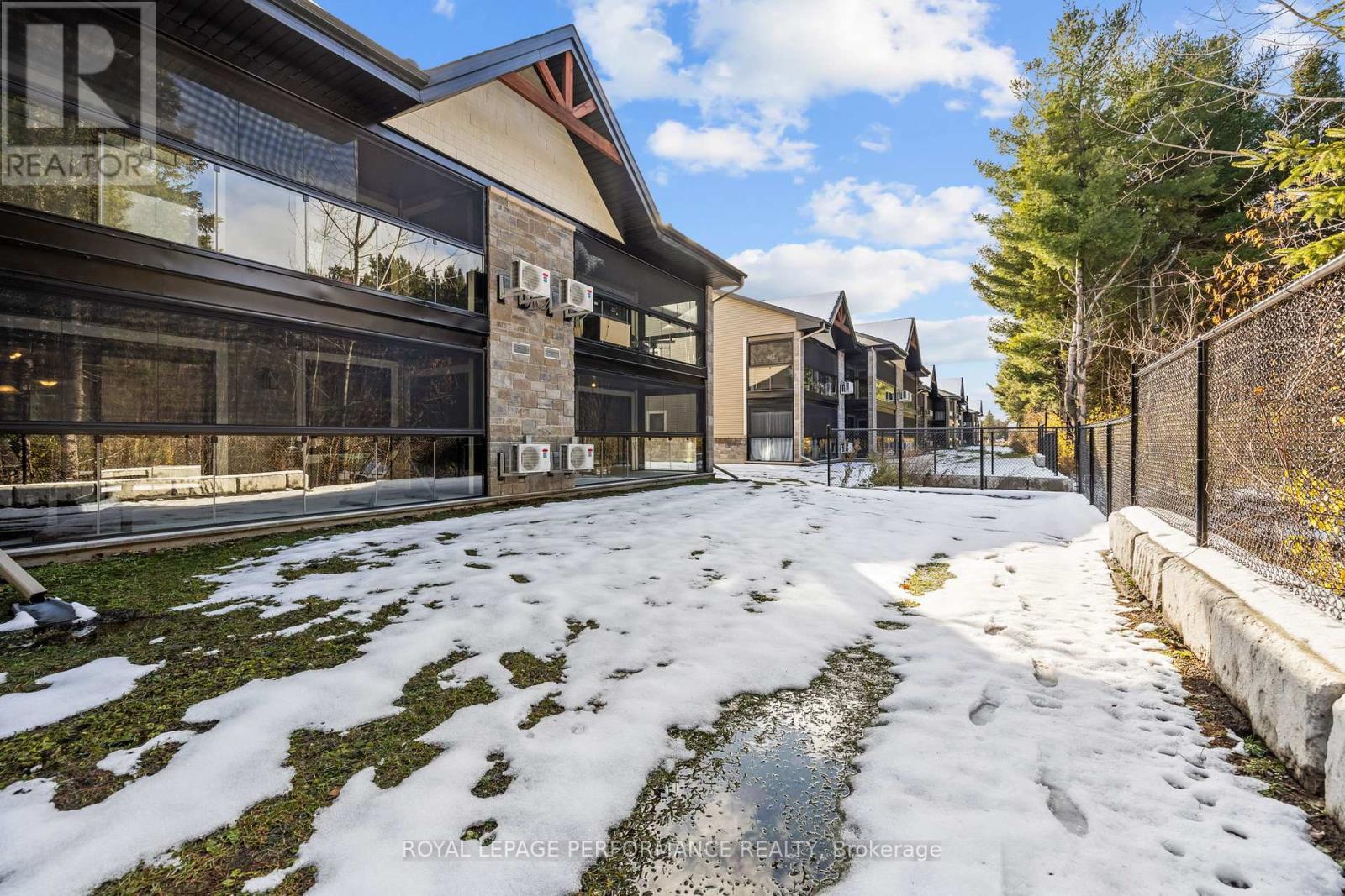 404 - 99 St Moritz Trail, Russell, Ontario  K0A 1W0 - Photo 7 - X12545222