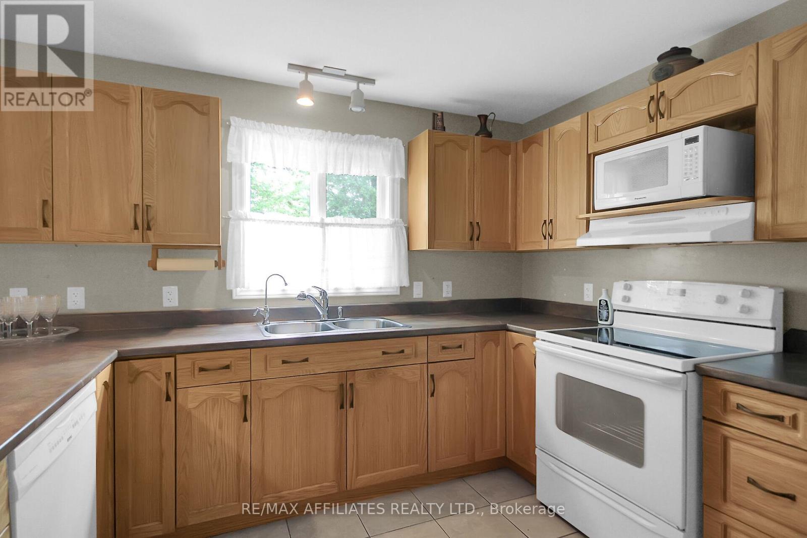 2032 Sun Vista Private, Ottawa, Ontario K4P 0A7 - Photo 7 - X12545272