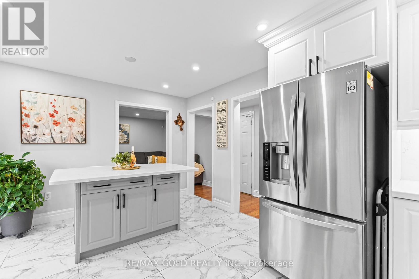 29 Zimmer Street, Brampton, Ontario L6S 6L9 - Photo 13 - W12540424