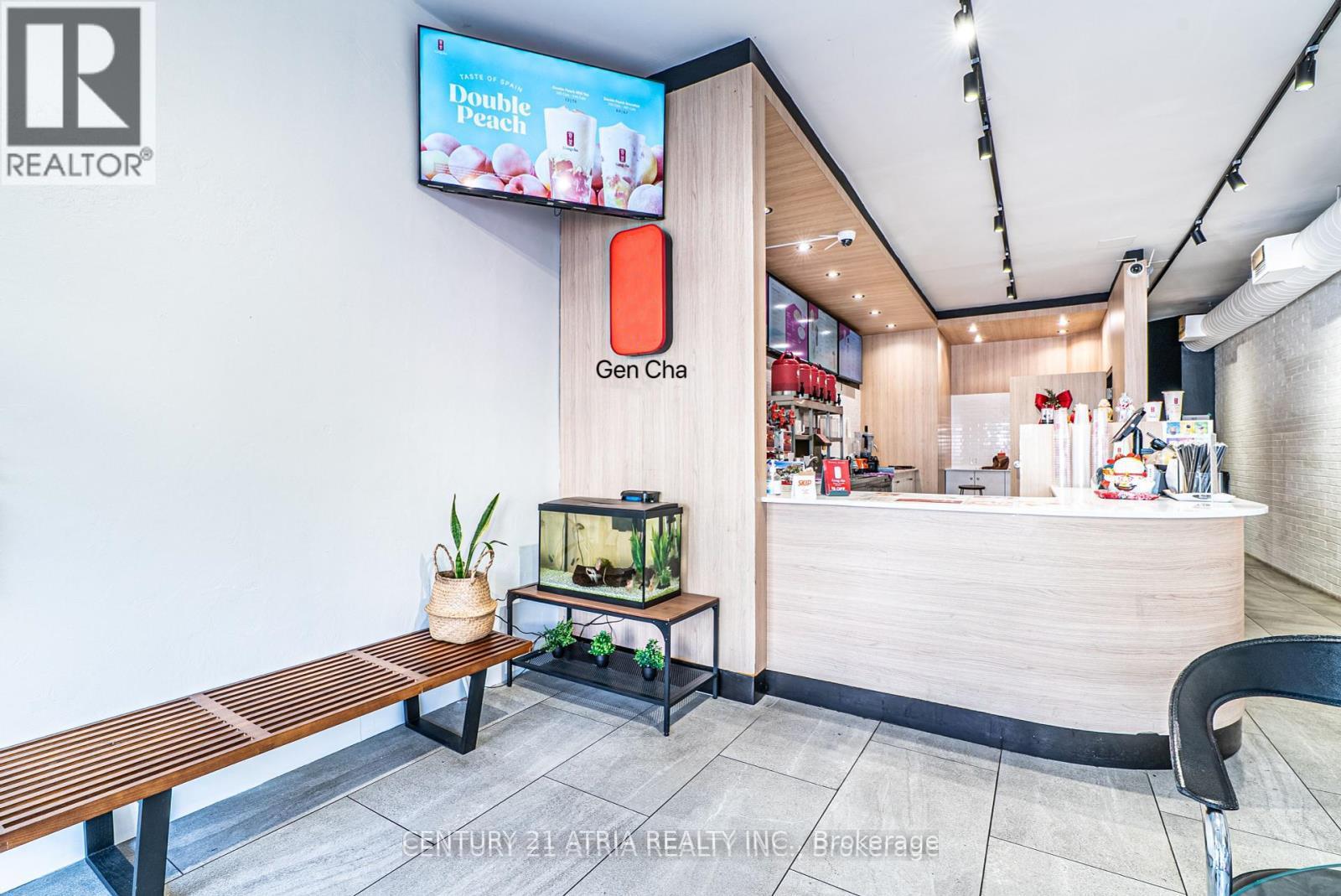 83 Lakeshore Road S, Mississauga, Ontario  L5G 1C9 - Photo 4 - W12544794