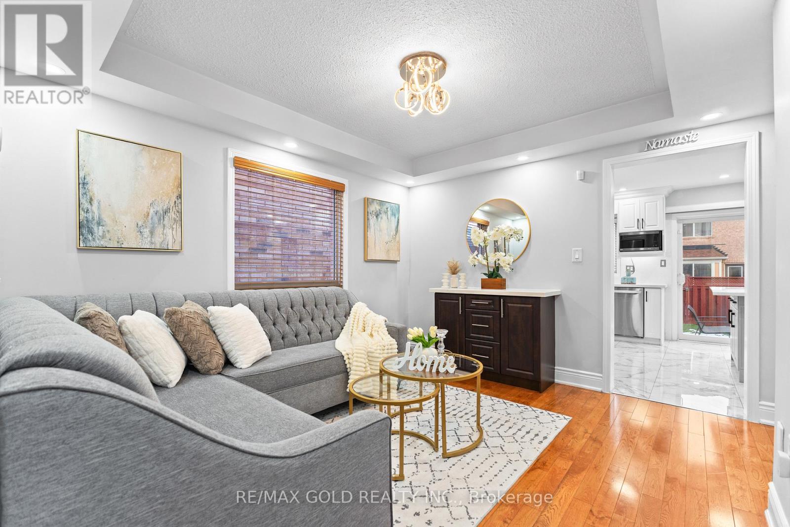 29 Zimmer Street, Brampton, Ontario L6S 6L9 - Photo 6 - W12540424