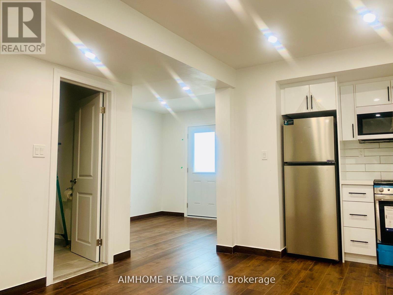 Garden House - 7a Connorvale Avenue, Toronto, Ontario  M8W 3Z9 - Photo 7 - W12435452