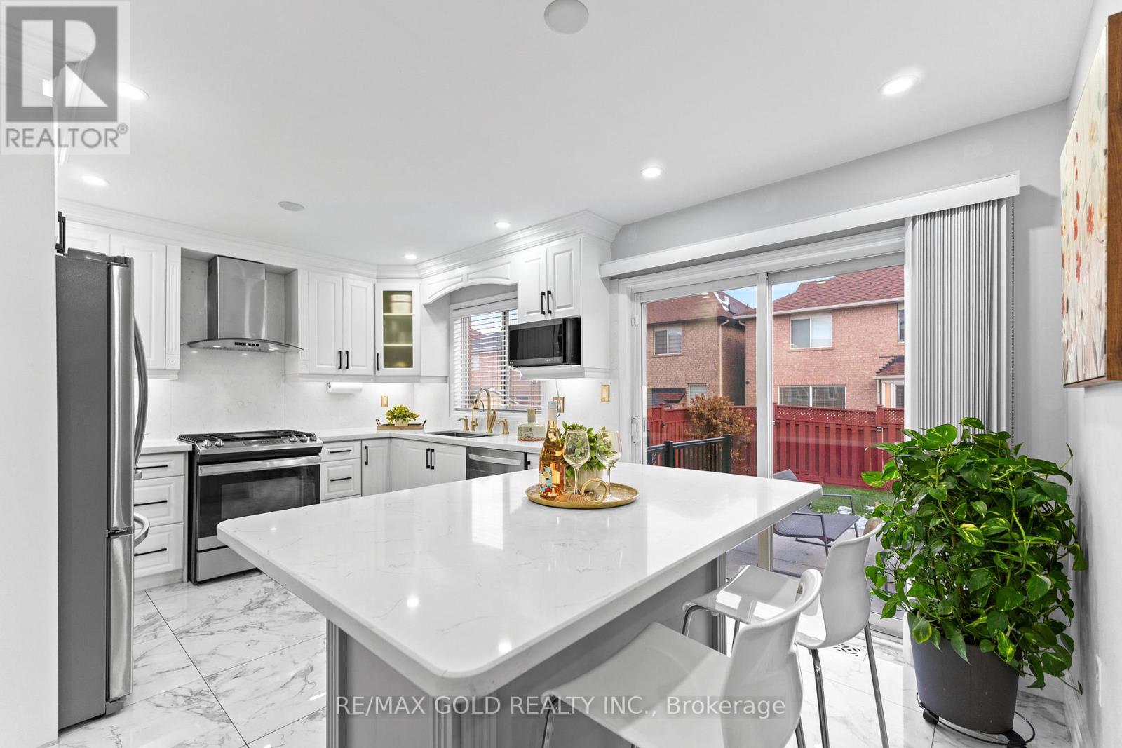 29 Zimmer Street, Brampton, Ontario L6S 6L9 - Photo 8 - W12540424