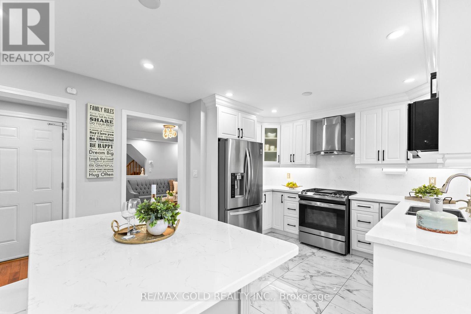 29 Zimmer Street, Brampton, Ontario L6S 6L9 - Photo 9 - W12540424