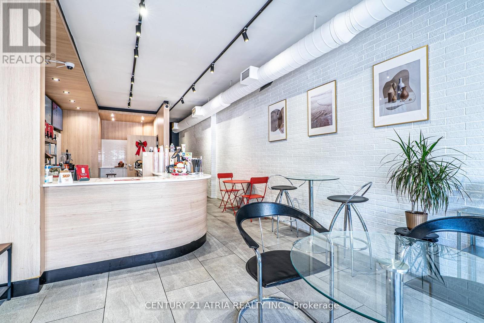 83 Lakeshore Road S, Mississauga, Ontario  L5G 1C9 - Photo 5 - W12544794