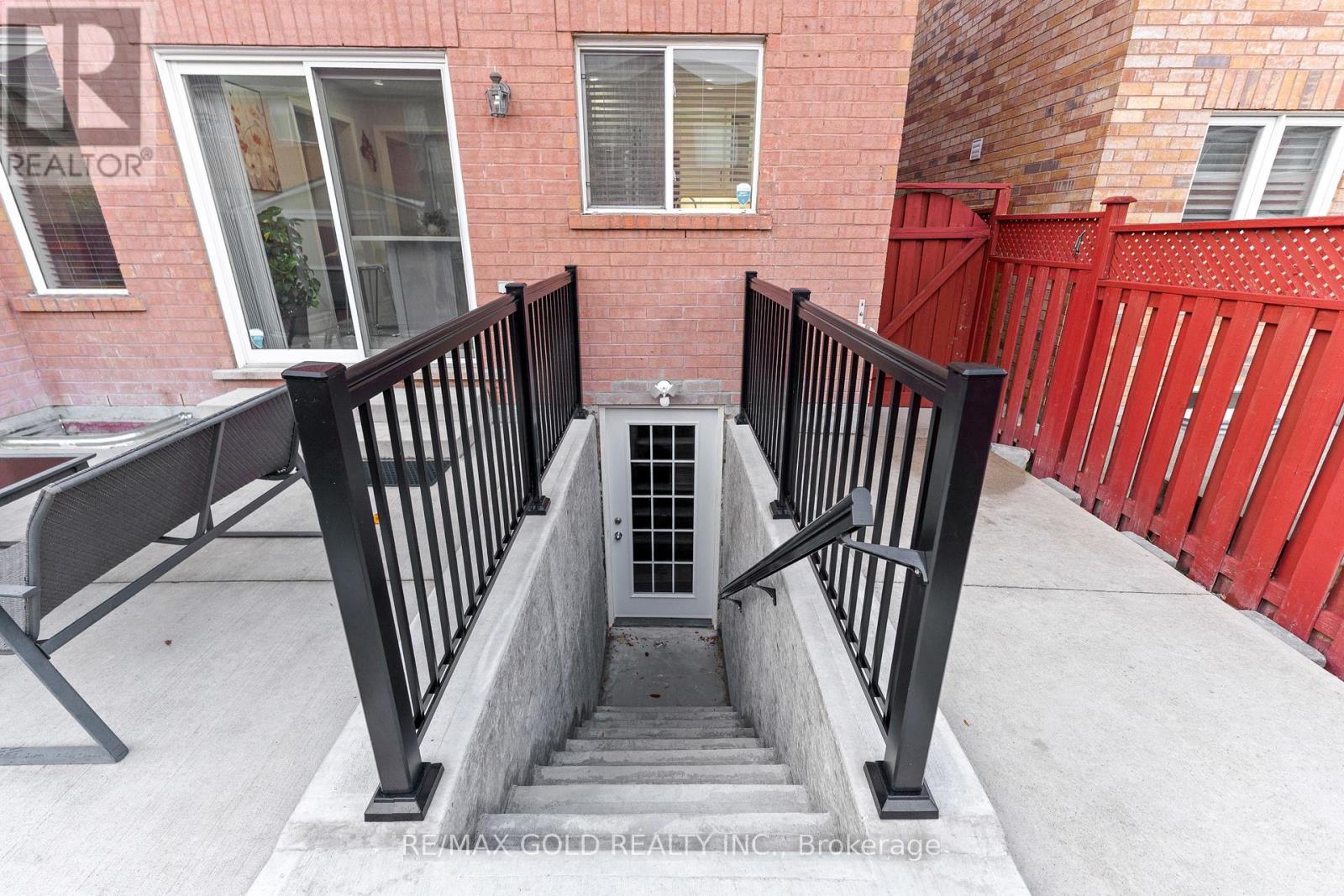 29 Zimmer Street, Brampton, Ontario L6S 6L9 - Photo 34 - W12540424