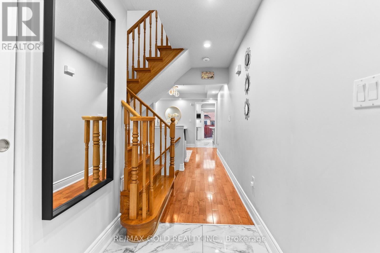 29 Zimmer Street, Brampton, Ontario L6S 6L9 - Photo 4 - W12540424