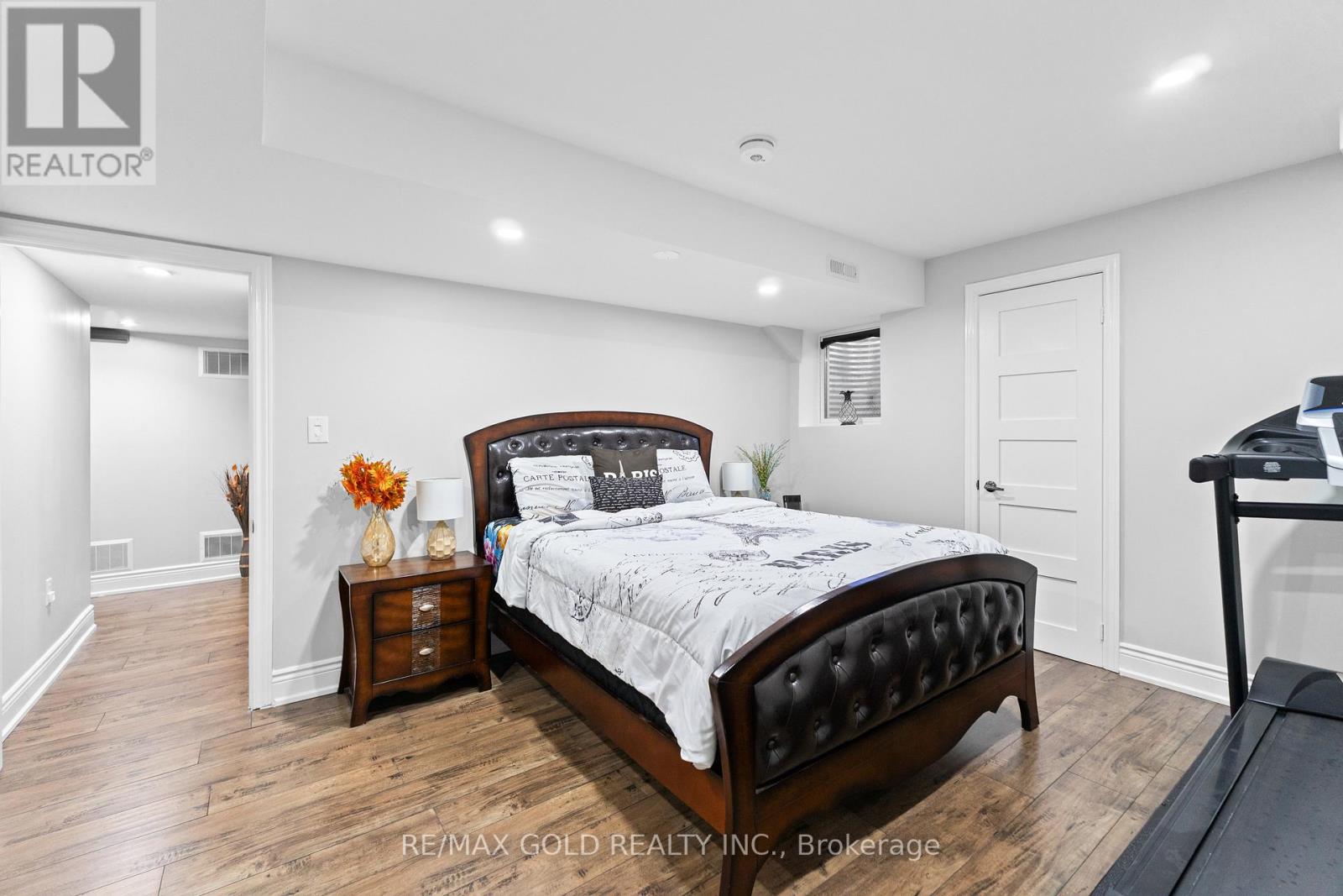 29 Zimmer Street, Brampton, Ontario L6S 6L9 - Photo 40 - W12540424