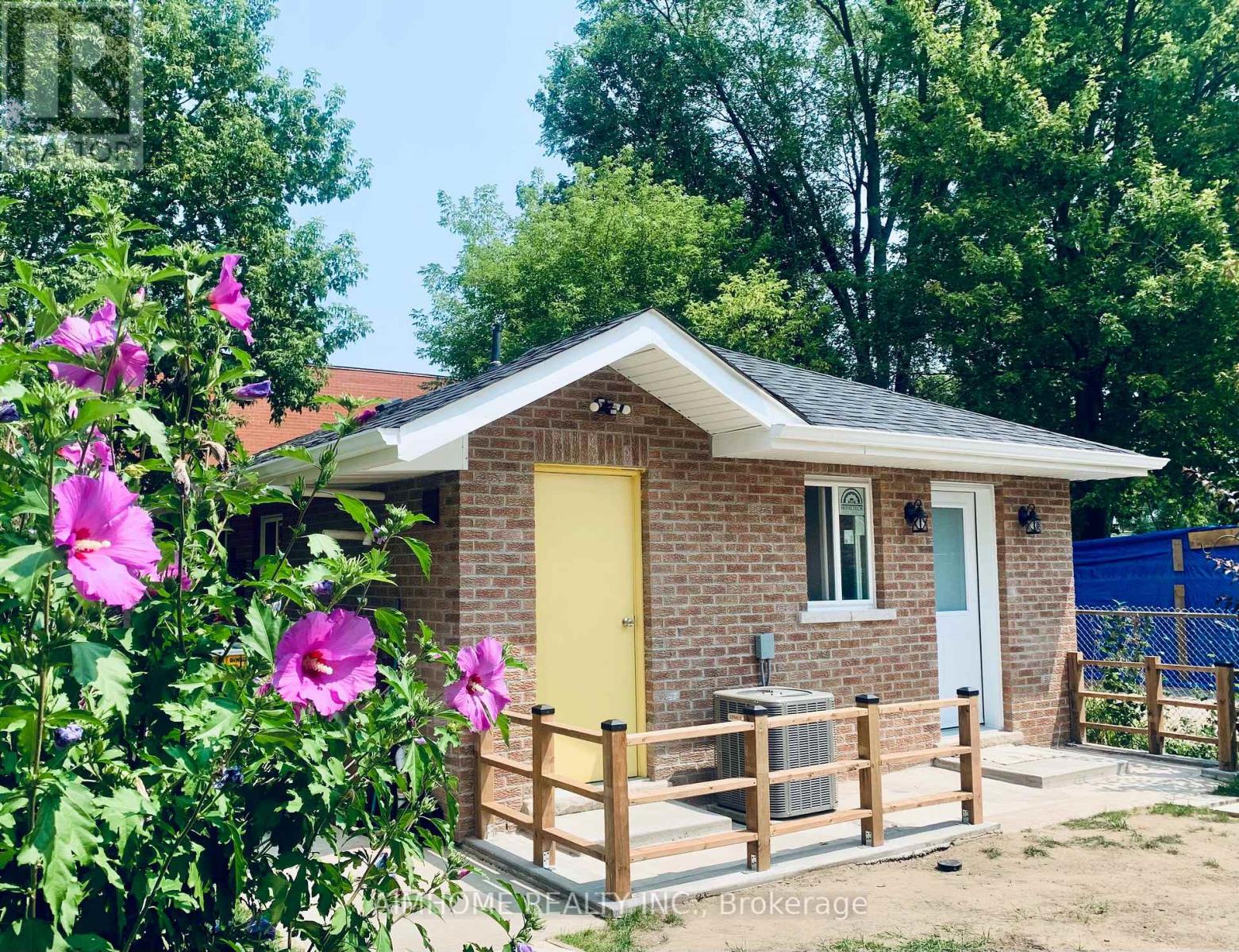 GARDEN HOUSE - 7A CONNORVALE AVENUE, Toronto, Ontario