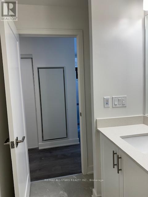 702 - 715 Davis Drive, Newmarket, Ontario  L3Y 2R3 - Photo 18 - N12483134