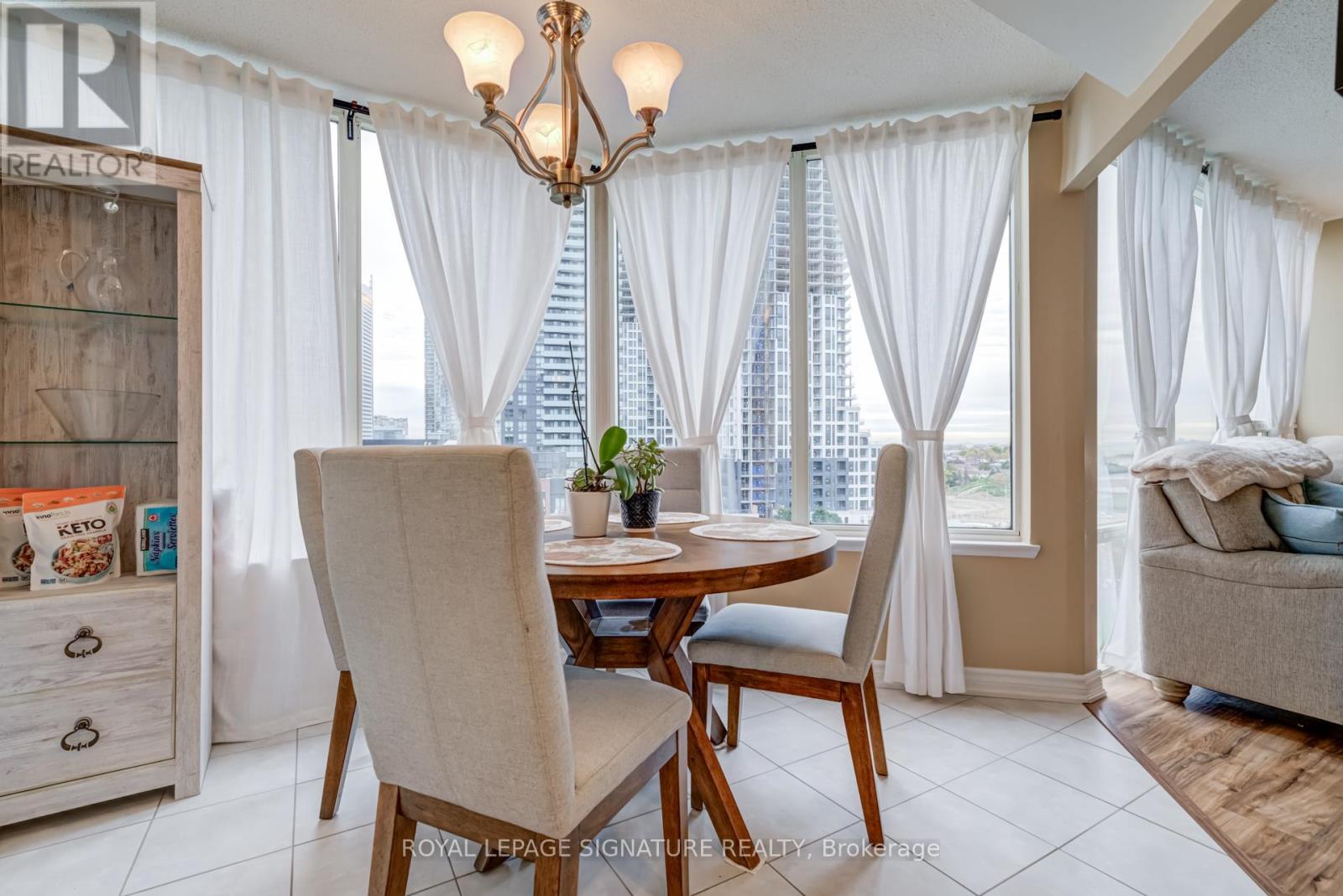 1001 - 350 Rathburn Road W, Mississauga, Ontario  L5B 3Y2 - Photo 5 - W12545008