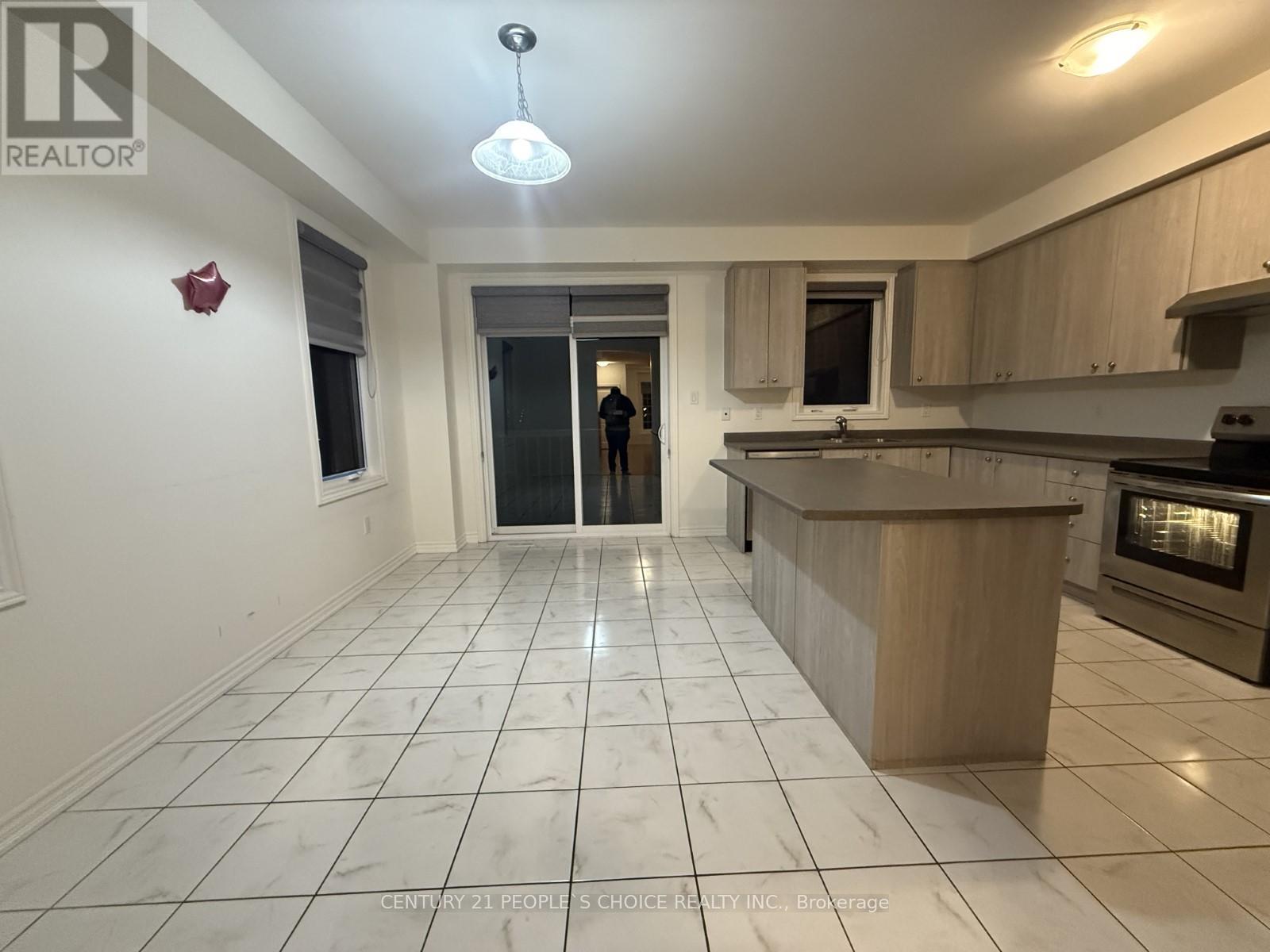 Upper - 99 Stewardship Road E, Brampton, Ontario  L7A 4W5 - Photo 5 - W12545010