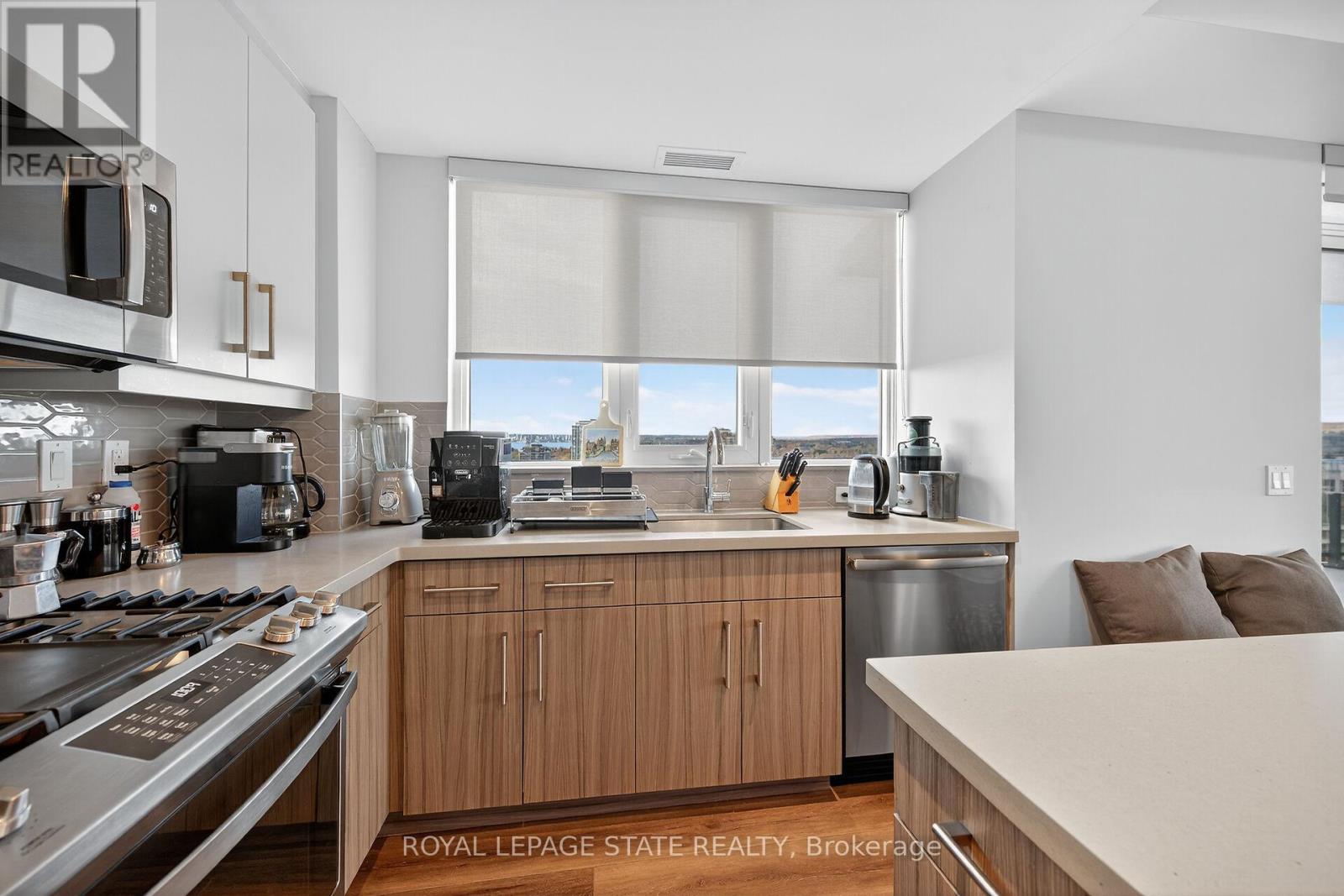 1707 - 2007 James Street, Burlington, Ontario  L7R 0G7 - Photo 10 - W12545022