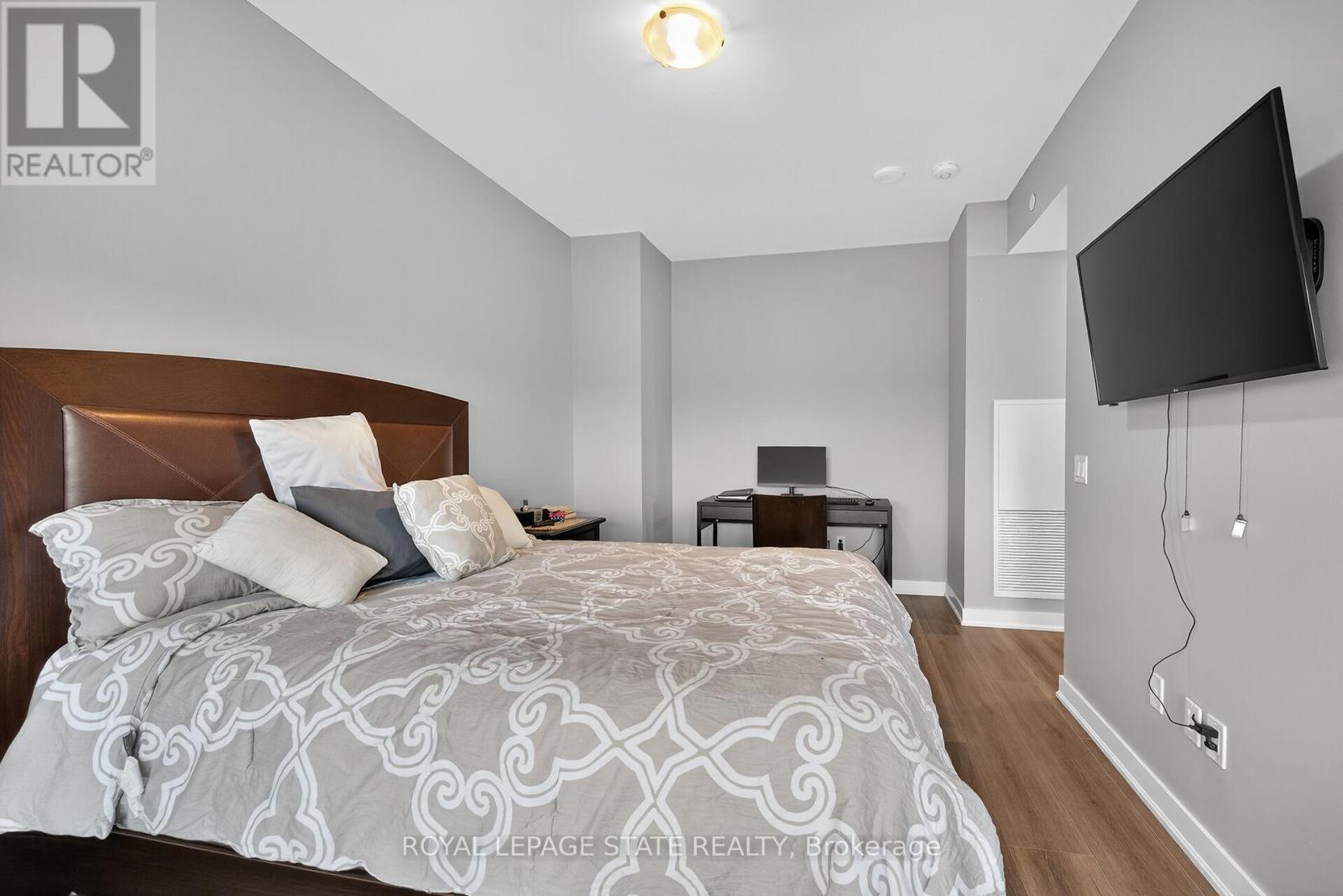 1707 - 2007 James Street, Burlington, Ontario  L7R 0G7 - Photo 19 - W12545022