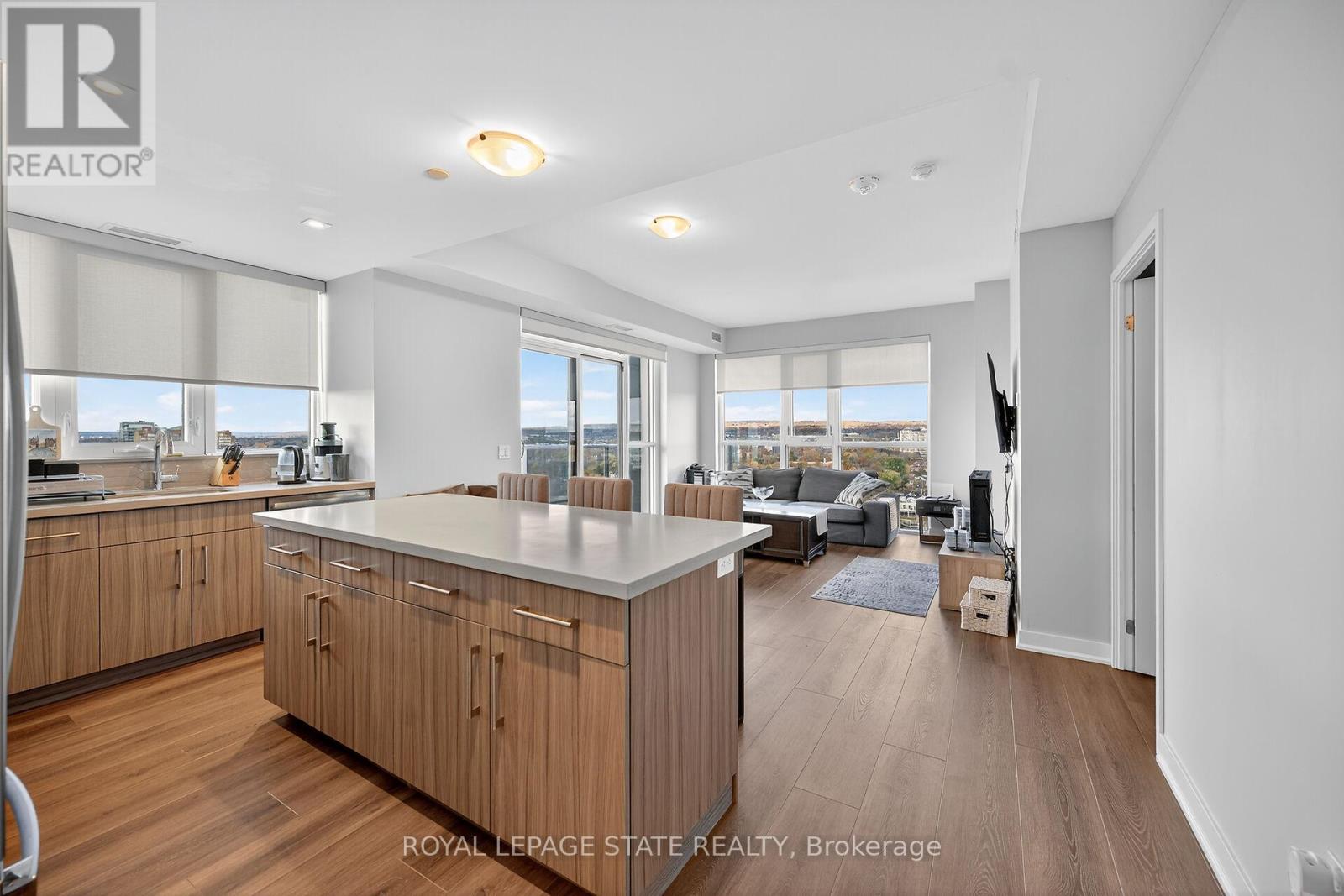 1707 - 2007 James Street, Burlington, Ontario  L7R 0G7 - Photo 4 - W12545022