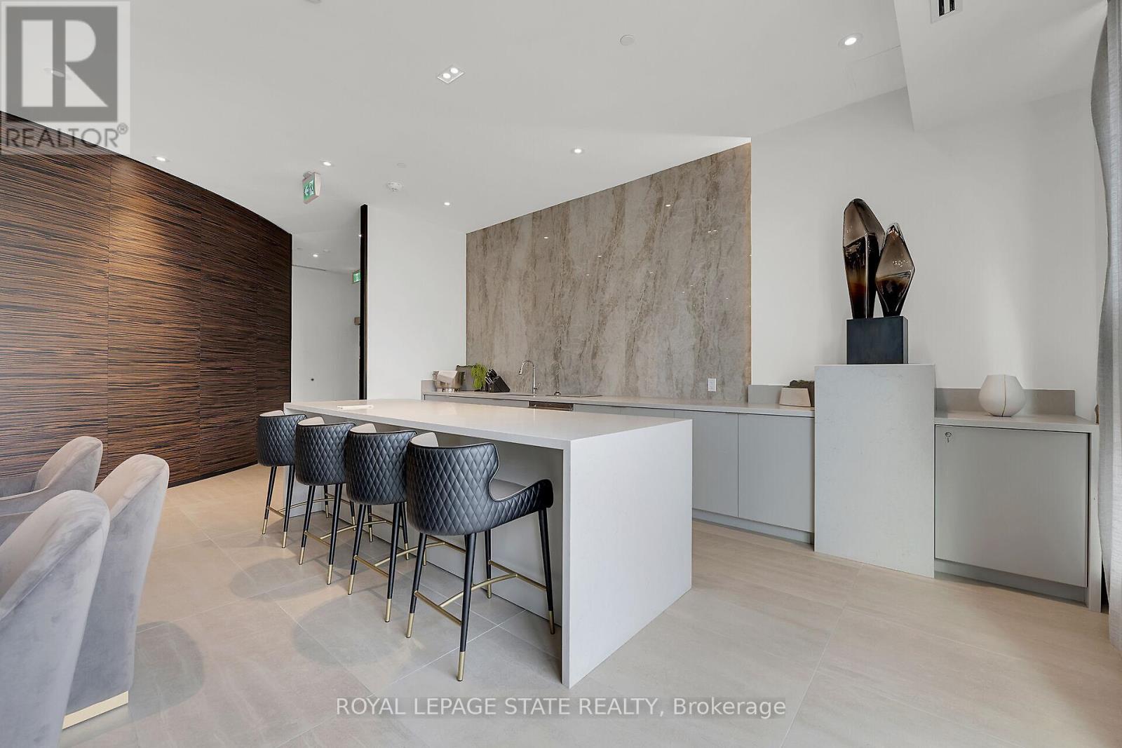 1707 - 2007 James Street, Burlington, Ontario  L7R 0G7 - Photo 46 - W12545022