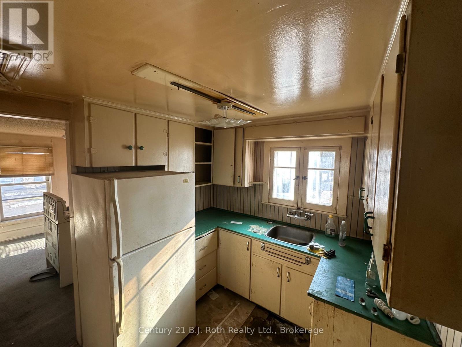 371 West Street N, Orillia, Ontario L3V 5E5 - Photo 4 - S12545356