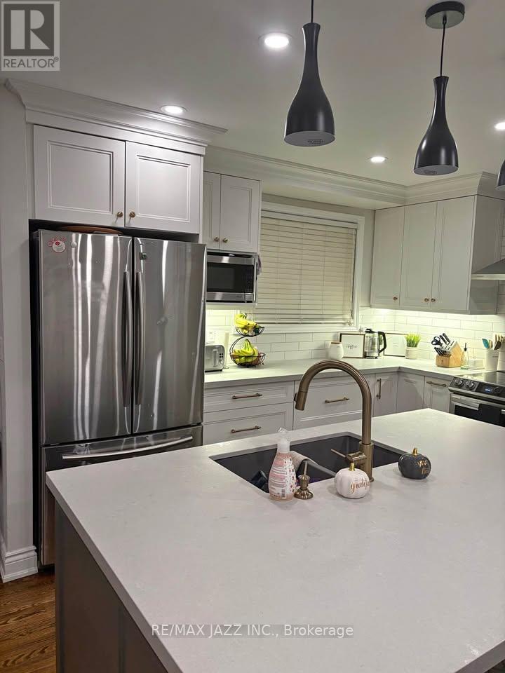 1074 WILLOWDALE AVENUE, Oshawa, Ontario