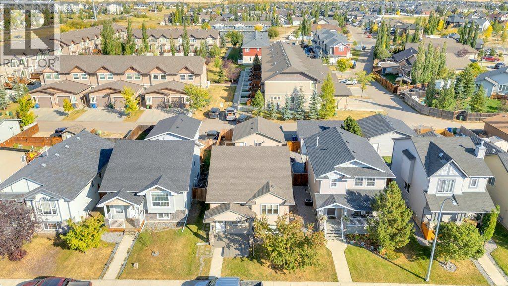 132 Vickers Close, Red Deer, Alberta  T4R 0C8 - Photo 3 - A2259015