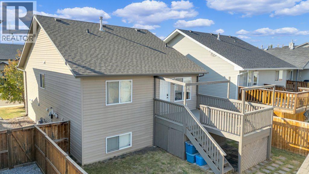 132 Vickers Close, Red Deer, Alberta  T4R 0C8 - Photo 6 - A2259015