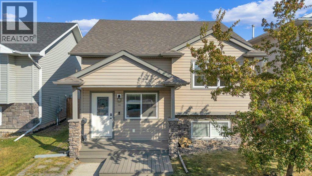 132 Vickers Close, Red Deer, Alberta  T4R 0C8 - Photo 1 - A2259015