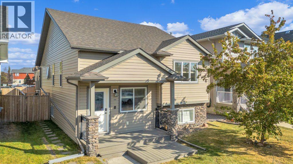 132 Vickers Close, Red Deer, Alberta  T4R 0C8 - Photo 2 - A2259015