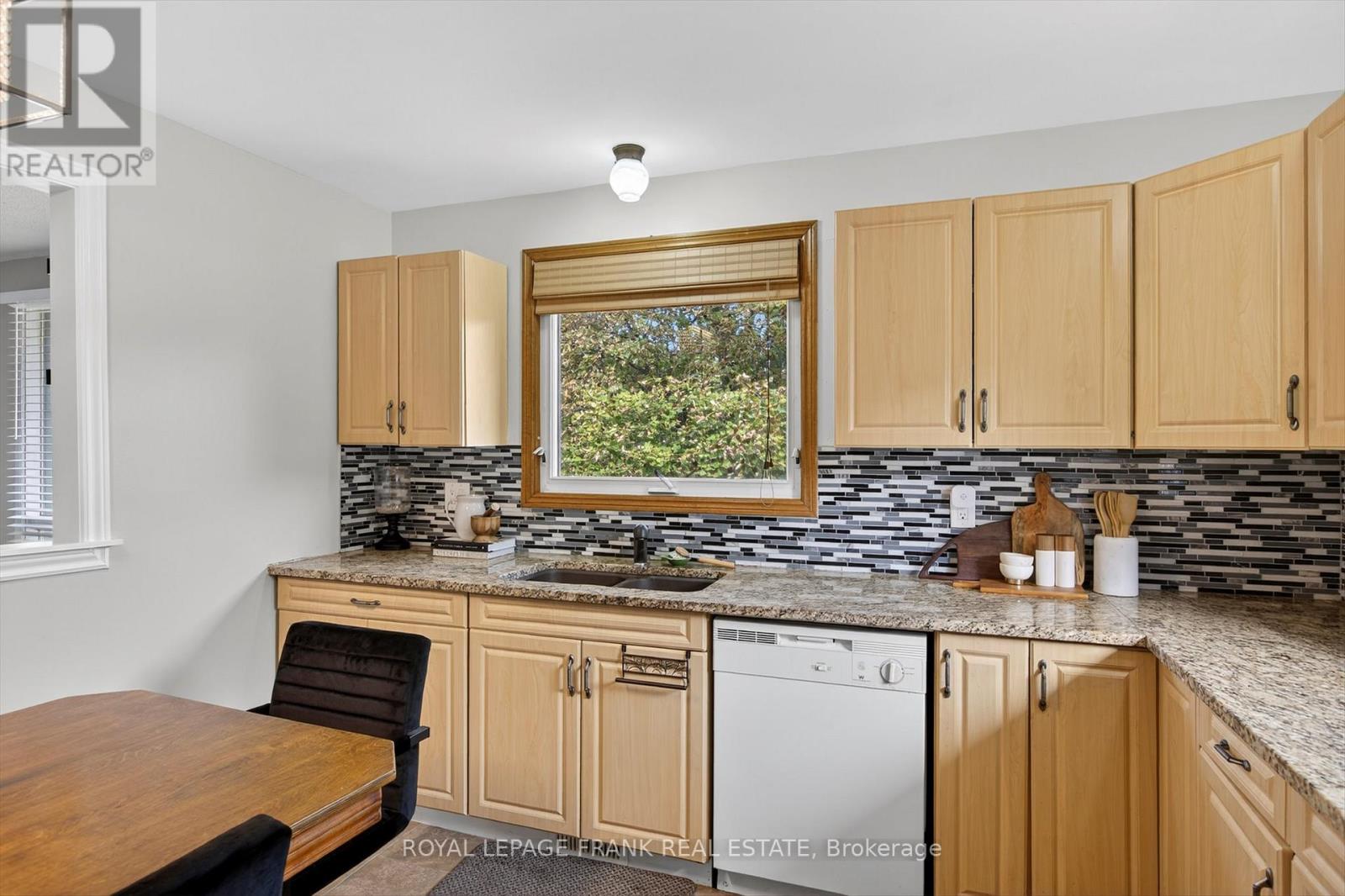 393 Southpark Drive, Peterborough, Ontario  K9J 1C1 - Photo 6 - X12545280