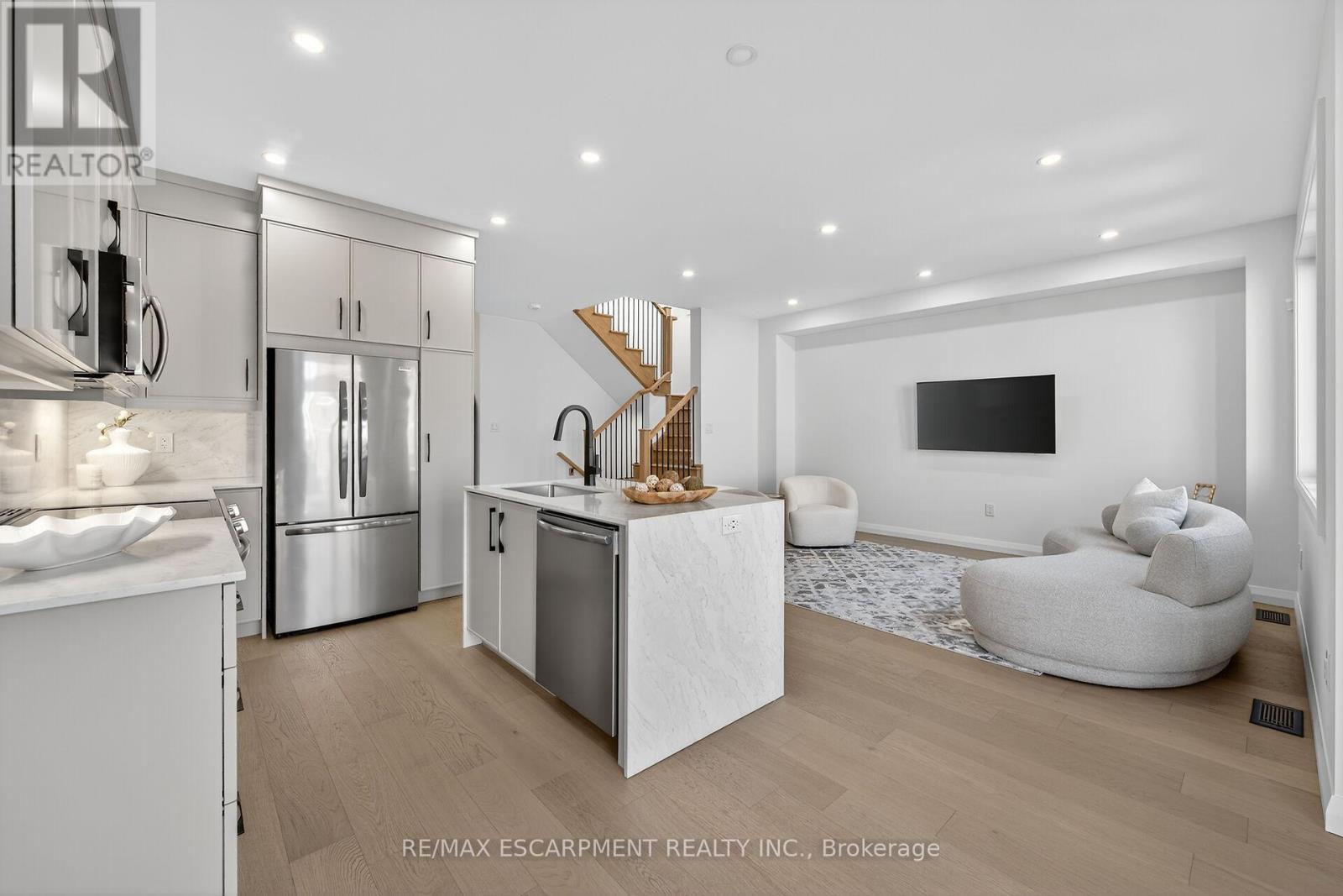 16 Sagewood Drive, Hamilton, Ontario  L9B 0K7 - Photo 15 - X12545032