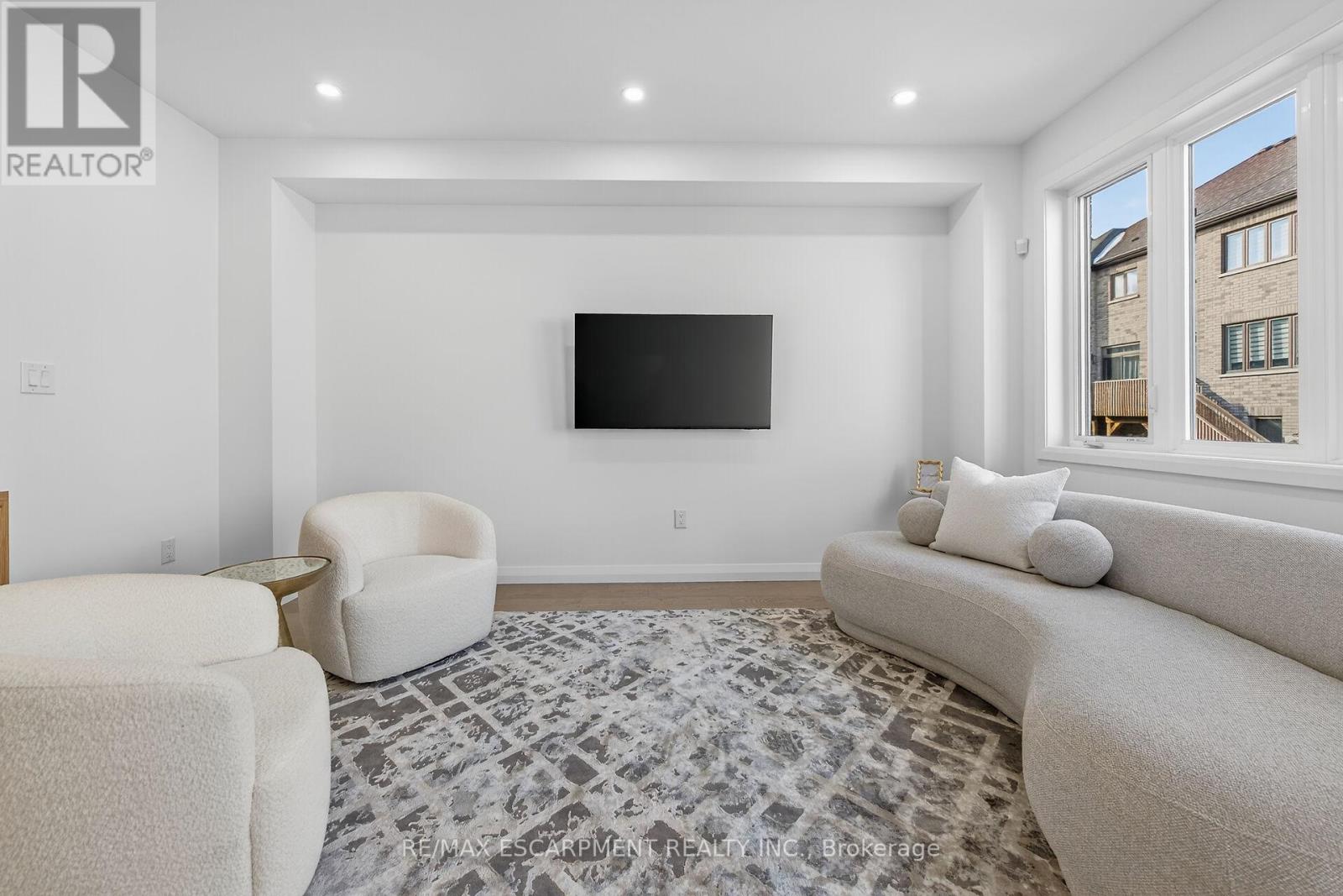 16 Sagewood Drive, Hamilton, Ontario  L9B 0K7 - Photo 20 - X12545032