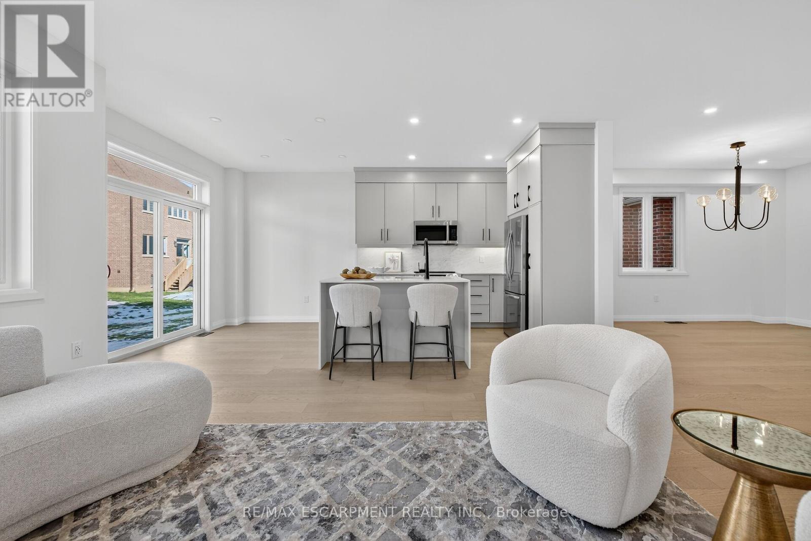 16 Sagewood Drive, Hamilton, Ontario  L9B 0K7 - Photo 23 - X12545032