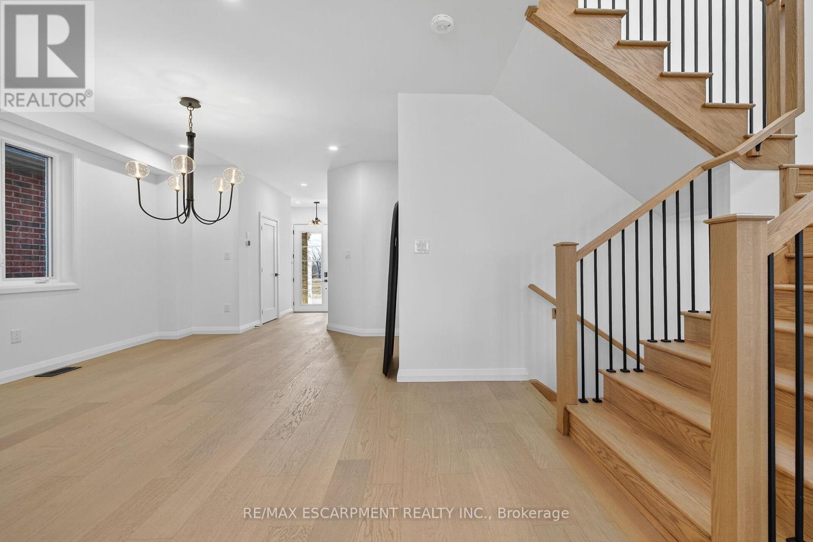 16 Sagewood Drive, Hamilton, Ontario  L9B 0K7 - Photo 25 - X12545032